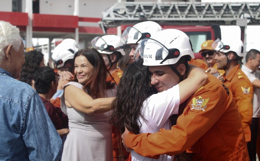 Cadetes do Corpo de Bombeiros concluem segundo ano do Curso de Formação de Oficiais