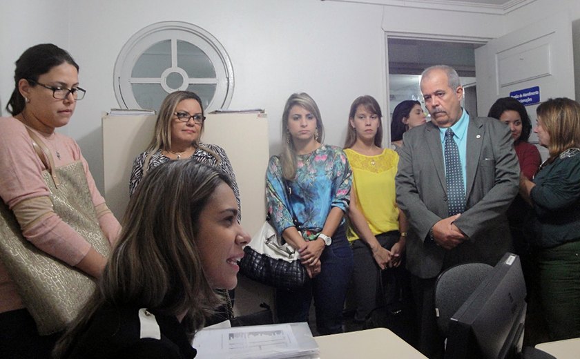 Juiz visita ONG que trata de dependentes químicos em Marechal