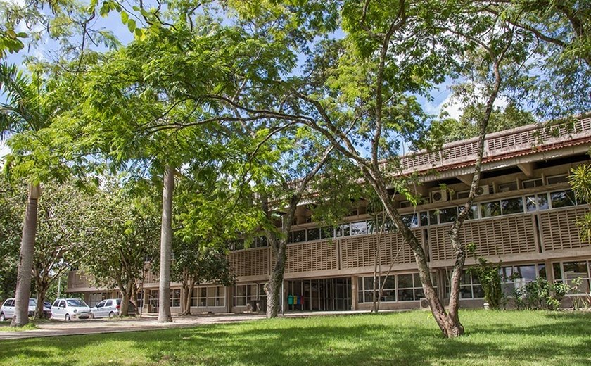Aniversário de 25 anos de Farmácia será celebrado com palestras e homenagens