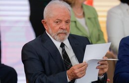 Lula defende regulação das redes sociais