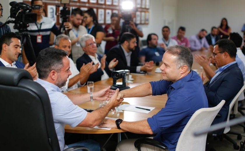 Renan Filho assina convênio para recuperar rodovias e anuncia faixa adicional para tráfego na BR-101