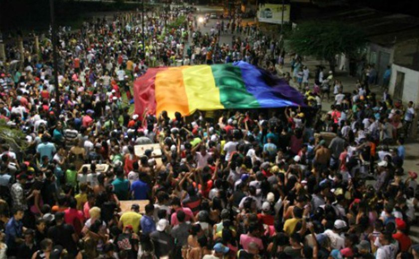 Marcha LGTB de Alagoas acontece neste domingo (24), na praia da Pajuçara