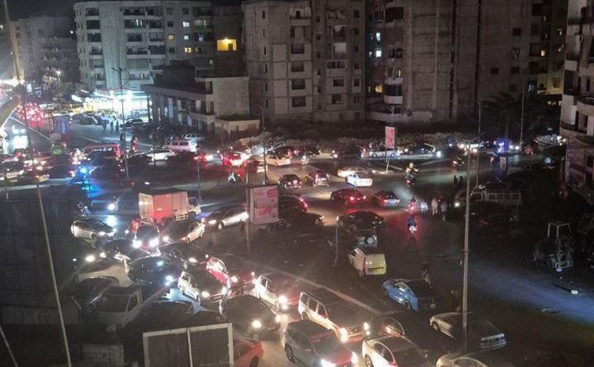 Moradores dos subúrbios ao sul de Beirute abandonam as áreas que o exército israelense planeja bombardear