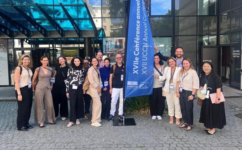 Santos e Penedo firmam aliança por IA e cultura na conferência da UNESCO em Paris