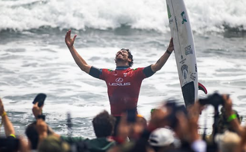 Dora, Italo e Miguel Pupo avançam às quartas da etapa brasileira do Circuito Mundial de Surfe