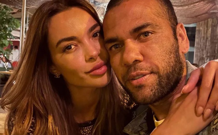 Após voltar atrás em divórcio com Daniel Alves, Joana Sanz volta a morar na casa do casal em Barcelona