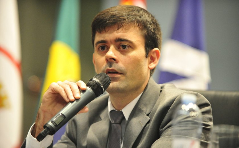 Secretário do Tesouro defende controle de gastos em regra fiscal
