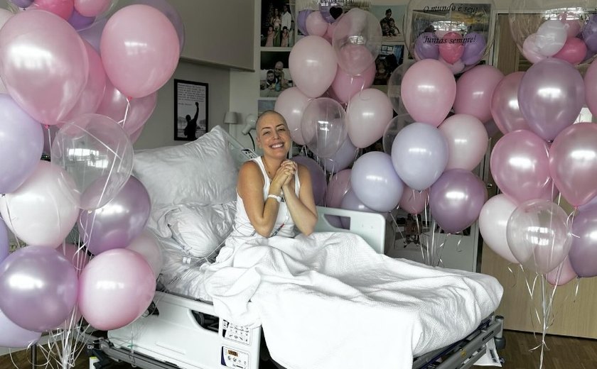 Fabiana Justus celebra recuperação com festa em hospital após transplante de medula óssea