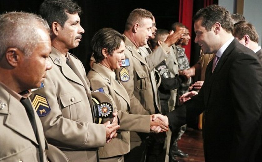 Governador prestigia cerimônia de aniversário dos 183 anos da Polícia Militar