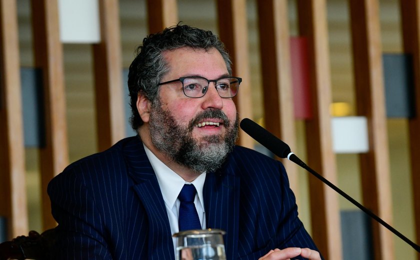 Um mês após demissão, Ernesto Araújo diz que governo perdeu ‘alma’ e ‘ideal’