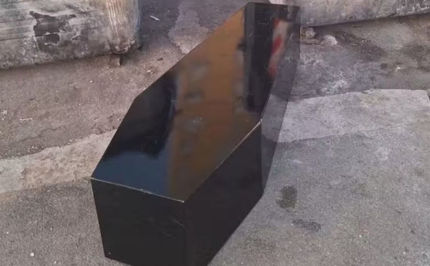 'O Poderoso Chefão'? Máfia italiana deixa caixão em frente à casa de ativista em Roma, diz polícia