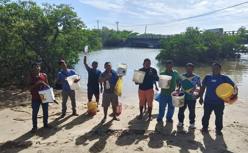 Indígenas venezuelanos da etnia Warao têm dia de pesca e lazer