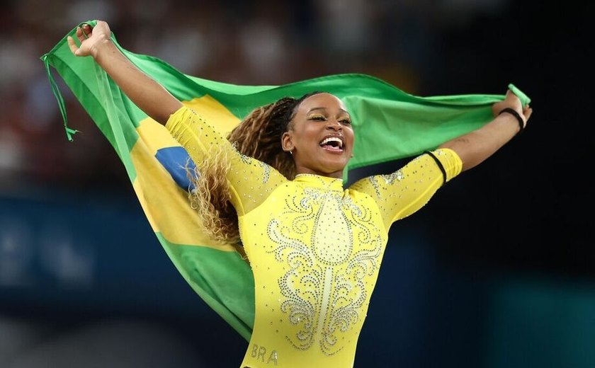 Rebeca Andrade supera Biles no solo, ganha ouro e se despede de Paris-2024 eternizada