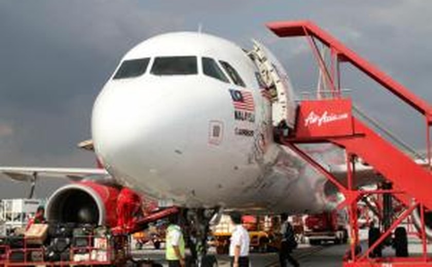AirAsia: sobe para 16 número de corpos retirados do mar