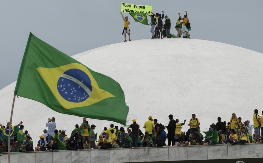 Réu que furtou bola autografada por Neymar no 8 de janeiro é condenado