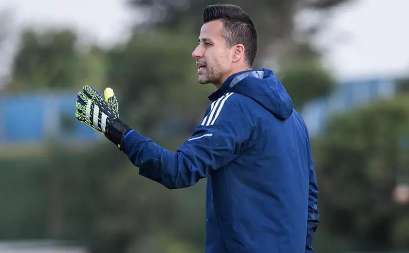 Goleiro Fábio revela acerto com o Fluminense e já projeta trabalho com Abel Braga