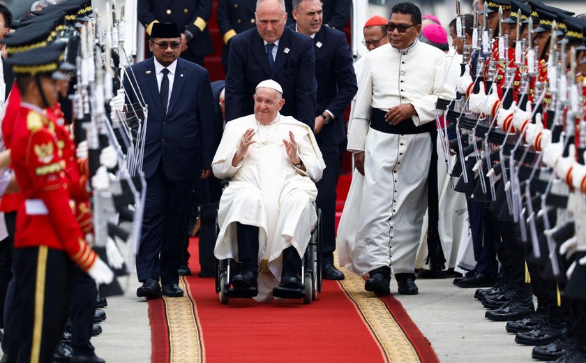 Maior mesquita do Sudeste Asiático: conheça interior de templo visitado pelo Papa Francisco na Indonésia