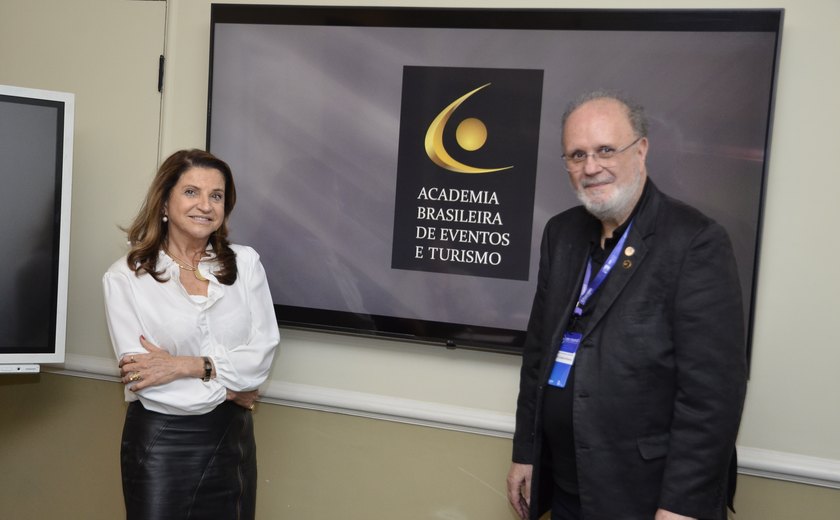 Marta Rossi é a primeira mulher a receber Medalha de Mérito da Academia Brasileira de Eventos e Turismo