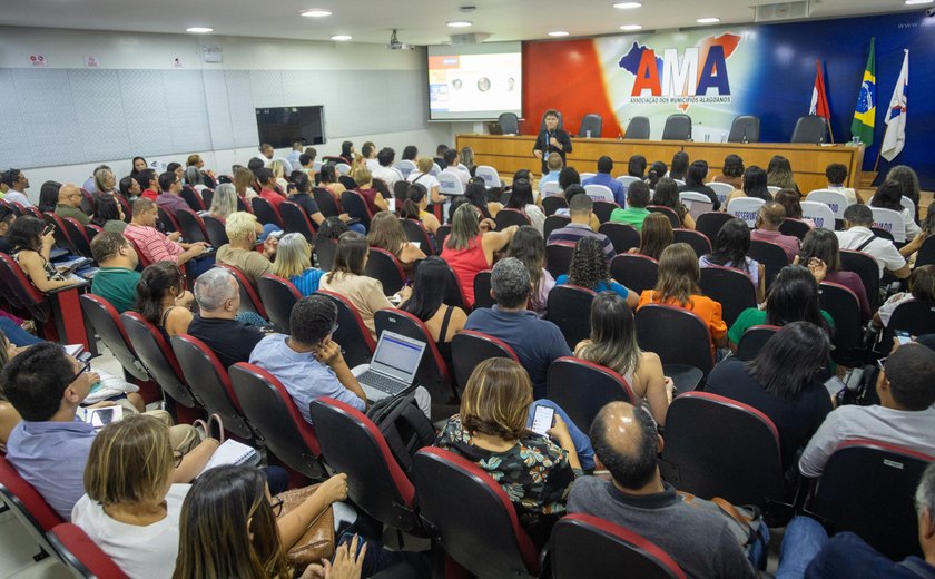 Educação e Undime promovem reunião técnica sobre o Programa Nacional do Livro Didático