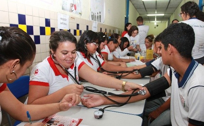 Estudantes da rede estadual de Arapiraca recebem orientações sobre saúde