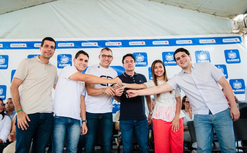 Governo de Alagoas entrega ambulância ao município de Campestre