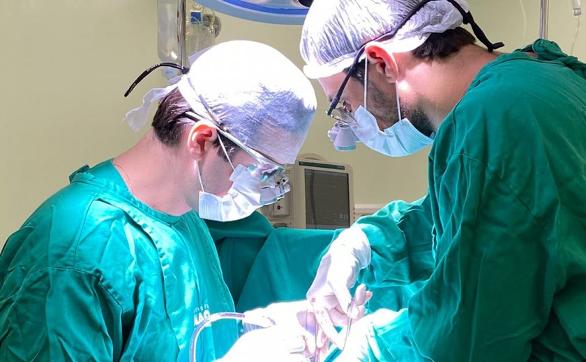 José Wanderley parabeniza cirurgiões por primeira ponte de safena em hospital público