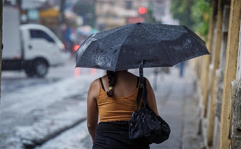 Inmet emite novo alerta de chuvas para Maceió e outras 26 cidades de Alagoas