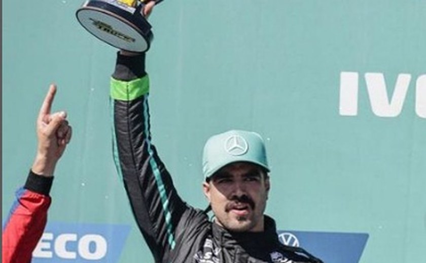 Caio Castro comemora pódio após sofrer acidente na Copa Truck: Com emoção