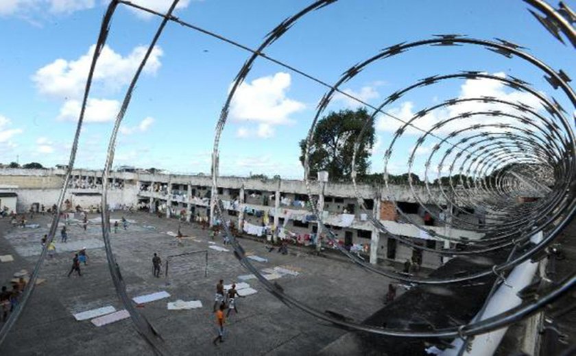 Superlotados, presídios de Alagoas têm 10 presos para cada agente