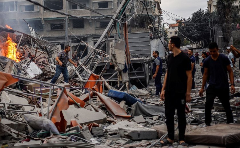 Defesa Civil de Gaza identifica 75 dos mortos em ataque a escola; Israel fala em 31 membros de Hamas e Jihad Islâmica mortos