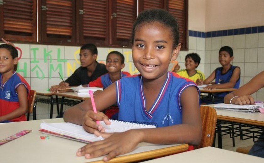 Governador Teotonio Vilela inaugura mais três escolas neste domingo