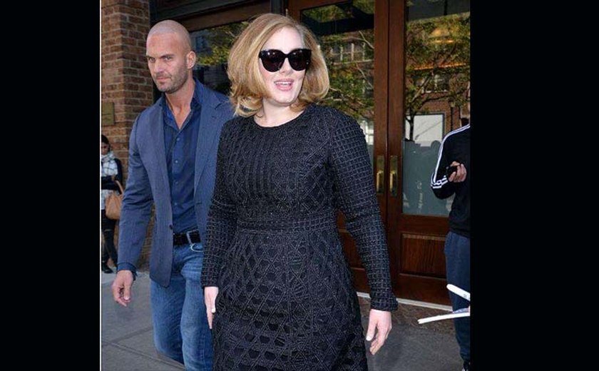&#8216;Eu gostaria de ter mais coragem para entrar em turnê&#8217;, diz Adele