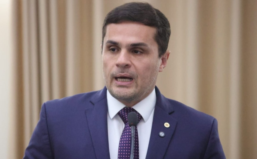Alexandre Ayres propõe homenagem ao Doutor Wanderley pela criação do Hospital do Coração