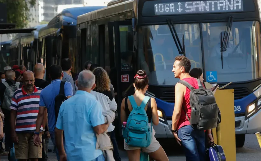 Três das cinco atividades de serviços registraram avanços em março ante fevereiro, mostra IBGE
