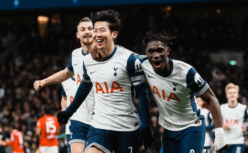 Tottenham vence Manchester United com gol olímpico e vai à semifinal da Copa da Liga Inglesa