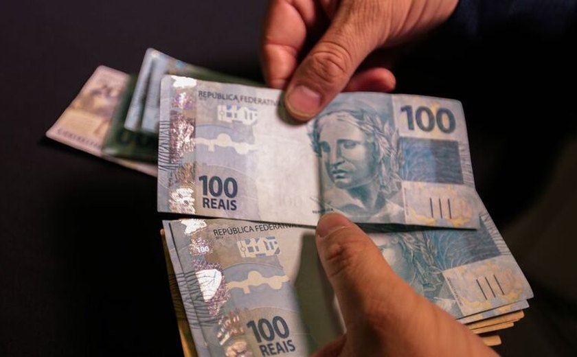 Câmara rejeita destaque do PSB e evita tornar permanente Auxílio Brasil de R$ 600