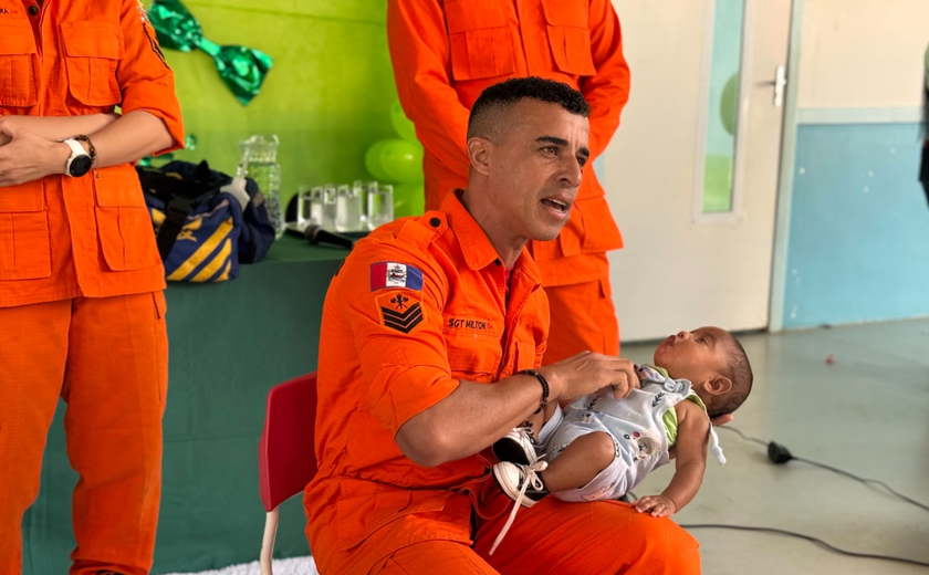 Semana do Agosto Dourado orienta sobre técnicas de primeiros socorros em creches de Penedo