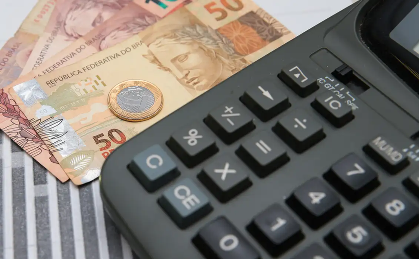 Pacote fiscal do Governo Federal propõe limitação no crescimento do salário mínimo; entenda