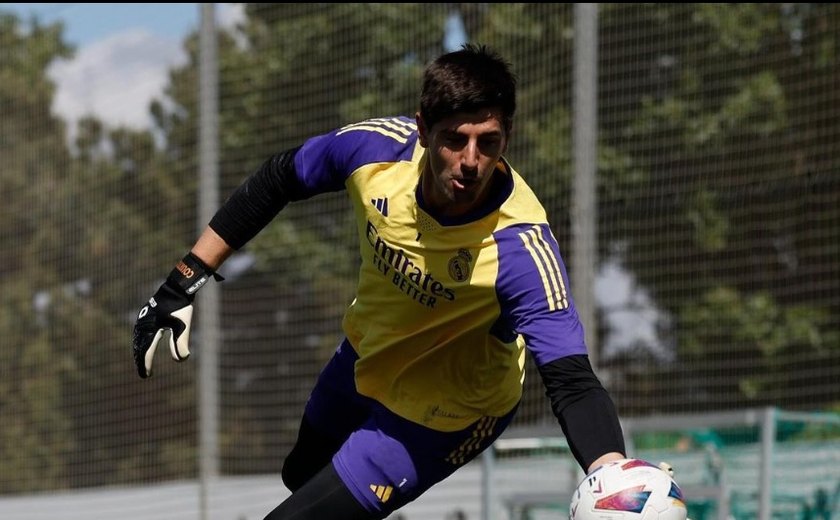 Courtois treina entre os titulares do Real Madrid para a final da Liga dos Campeões