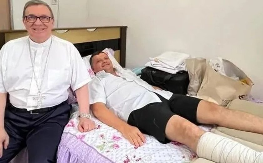 Padre de Arapiraca que caiu de telhado de residência está em repouso e vai passar por cirurgia