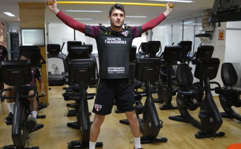Ovacionado, goleiro do São Paulo exalta: ‘Me sinto o verdadeiro Denis’