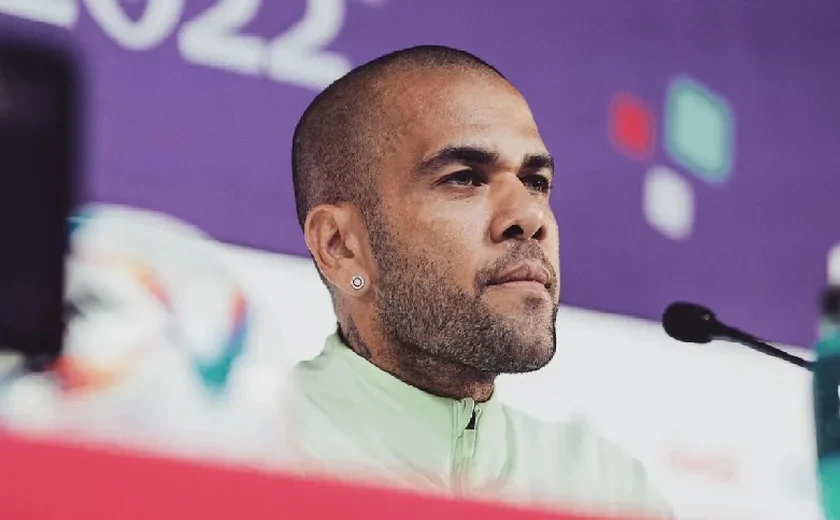 Daniel Alves é processado pelo Pumas por quebra de contrato após prisão; entenda