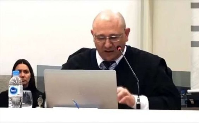 Juiz multa e prende homem que deu festa de aniversário e churrasco sem máscara