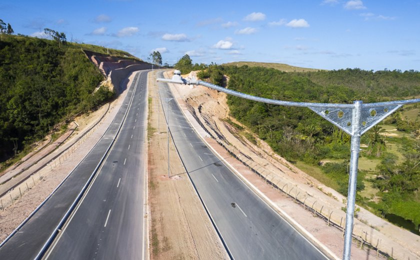 Projeto de iluminação pública transforma via da integração no Benedito Bentes