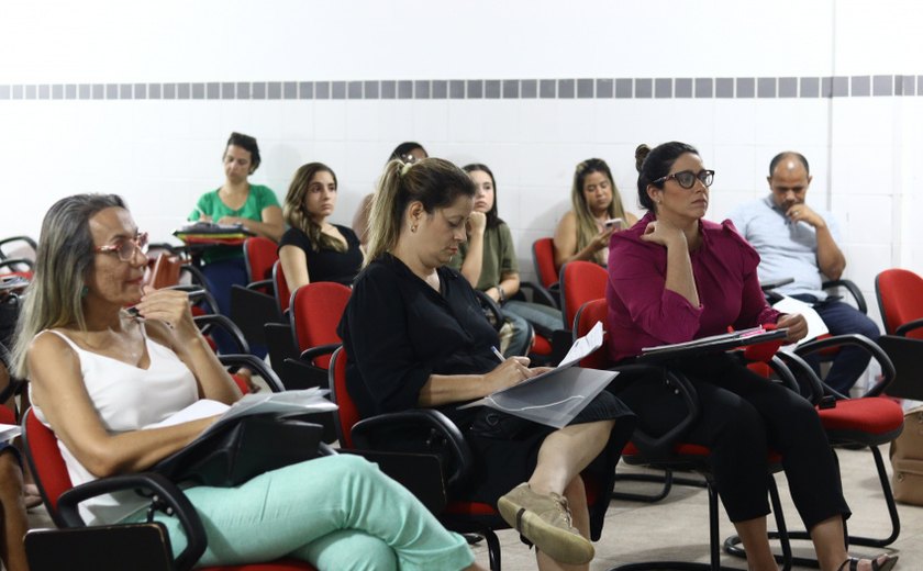 Diretoras de creches e escolas municipais recebem instruções sobre segurança alimentar