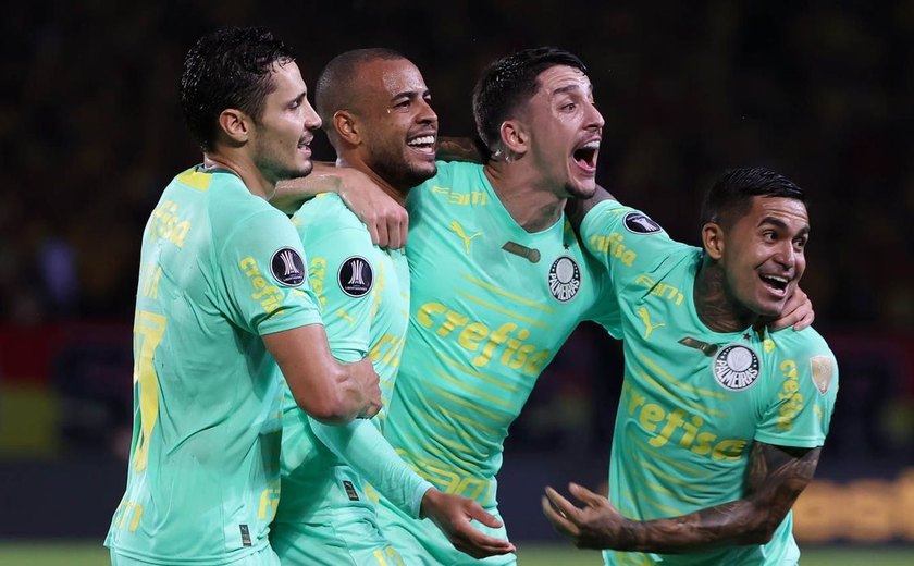 Palmeiras goleia fora de casa e fica perto da semi da Libertadores