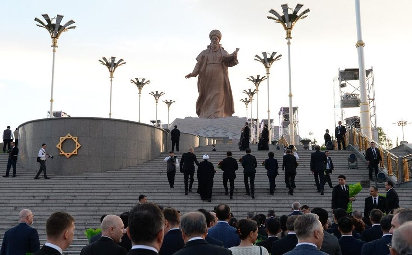 Turcomenistão inaugura uma das estátuas mais altas do mundo