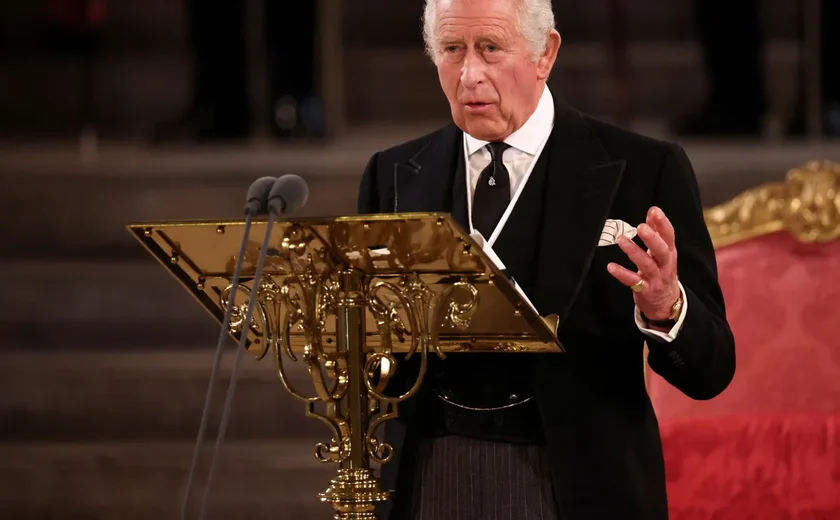 Rei Charles III tem sintonia com futuro premier Starmer e conta com estabilidade após Brexit