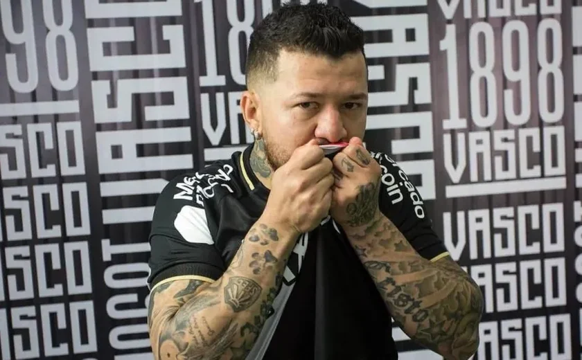 Vasco anuncia o retorno do atacante Rossi até o fim do Brasileirão