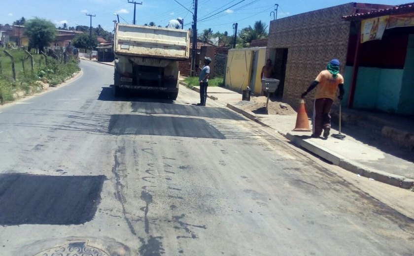 Prefeitura mantém recuperação de vias e intensifica pavimentação em Arapiraca